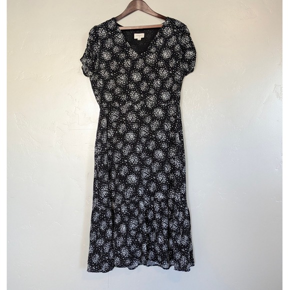 Everly Floral Midi Dress Short Sleeve V Neck Large Black White Tiered Lined - Picture 4 of 12